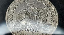 1854 Demi-dollar assis de la Liberté avec flèches en AU