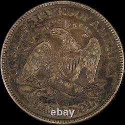 1876 P Demi-dollar assis sur la liberté, pièce de monnaie américaine ancienne, argentée et obsolète, avec une patine terreuse.
